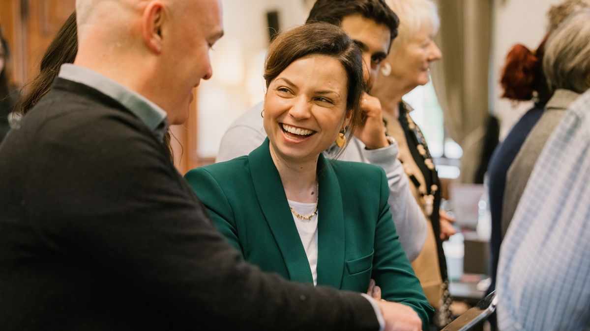 This photo shows Ulrike Streit in conversation with Michael Moran at a Sciana Network residential meeting in May 2023